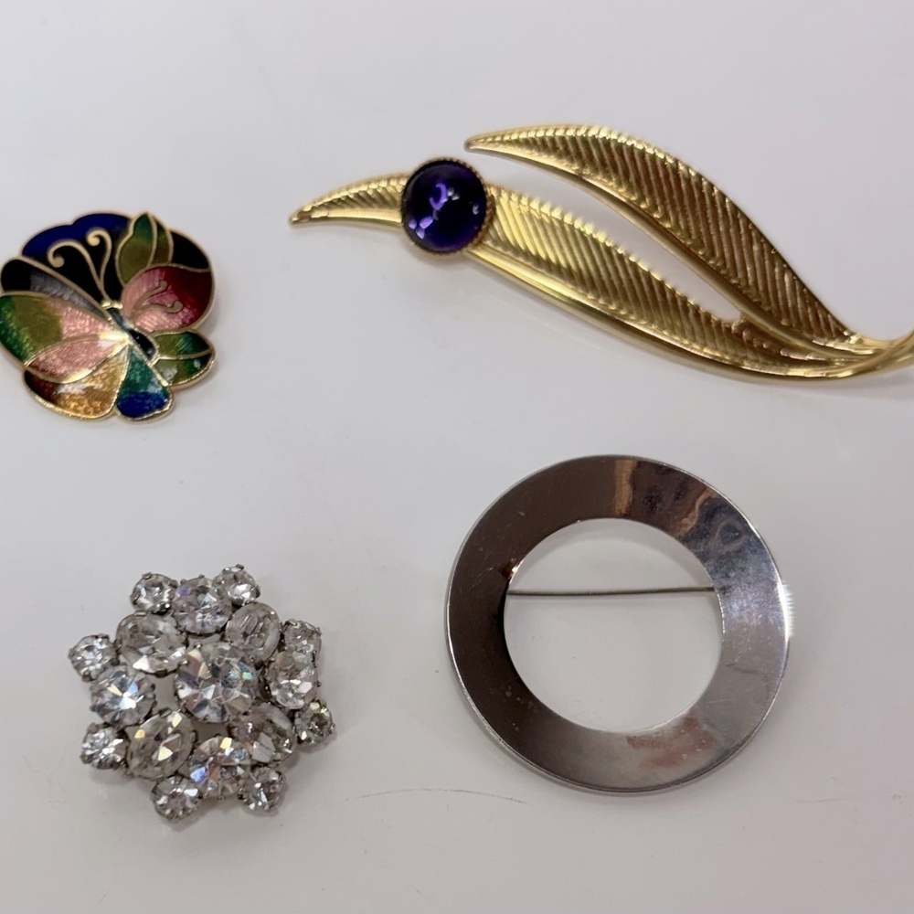 Vintage Lot of 4  various Brooch Set